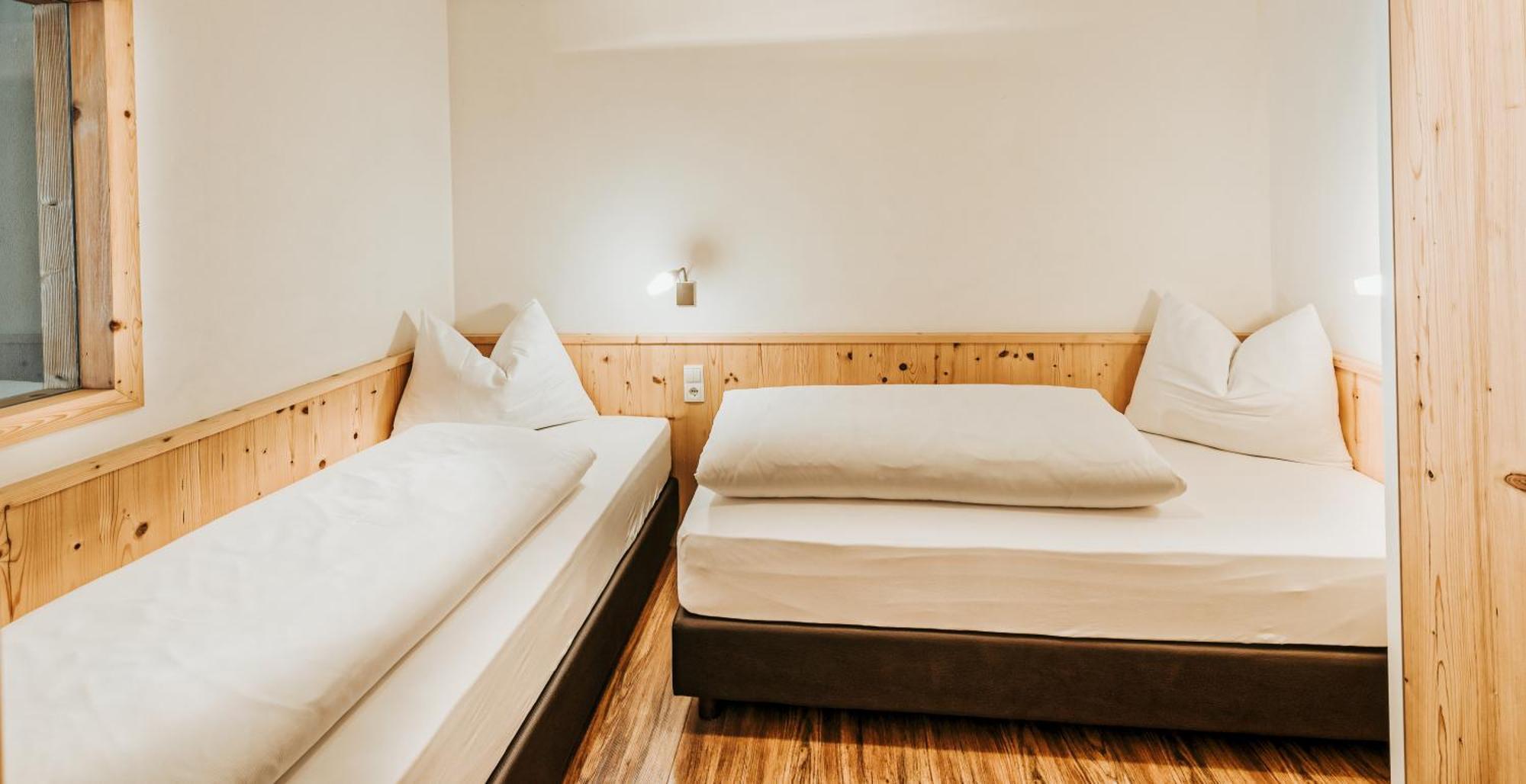 Hotel Bad Fallenbach Sankt Leonhard in Passeier Kamer foto