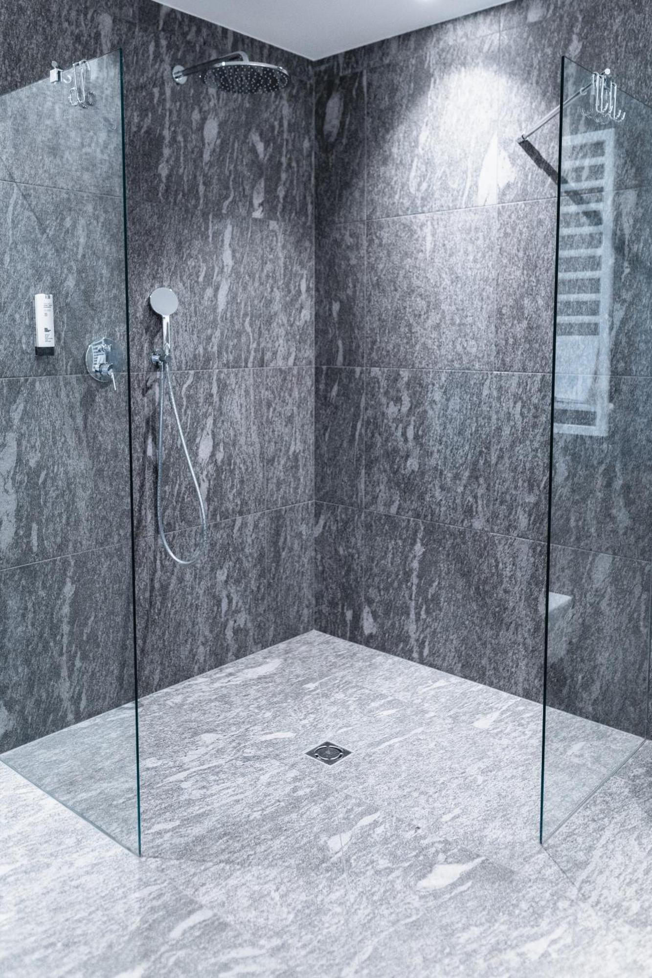 Hotel Bad Fallenbach Sankt Leonhard in Passeier Kamer foto