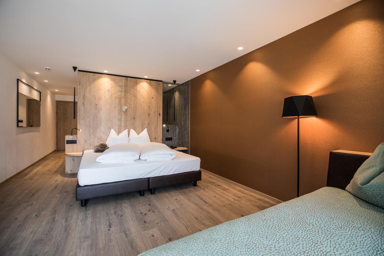 Hotel Bad Fallenbach Sankt Leonhard in Passeier Kamer foto